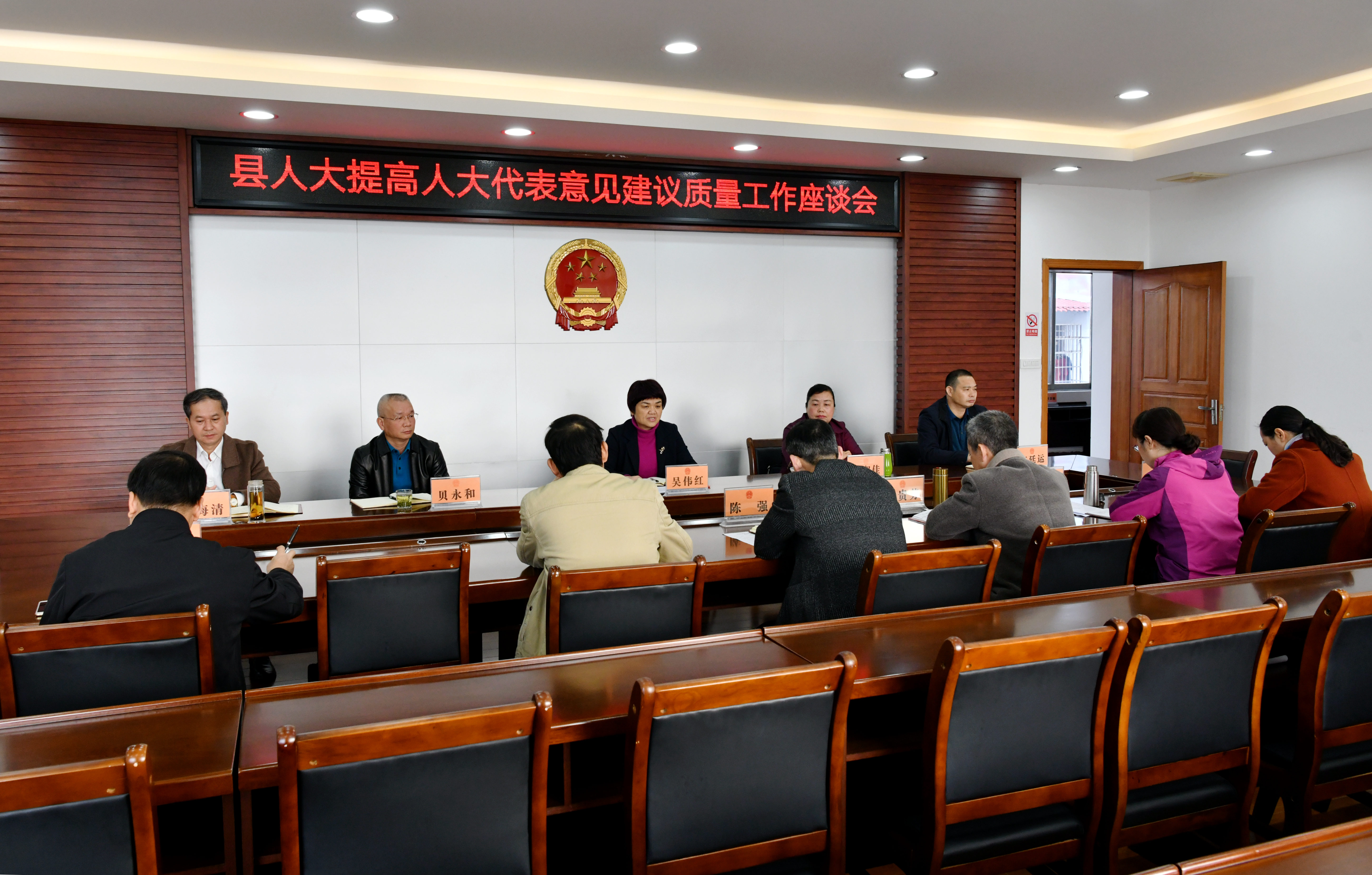 图为座谈会现场。.JPG