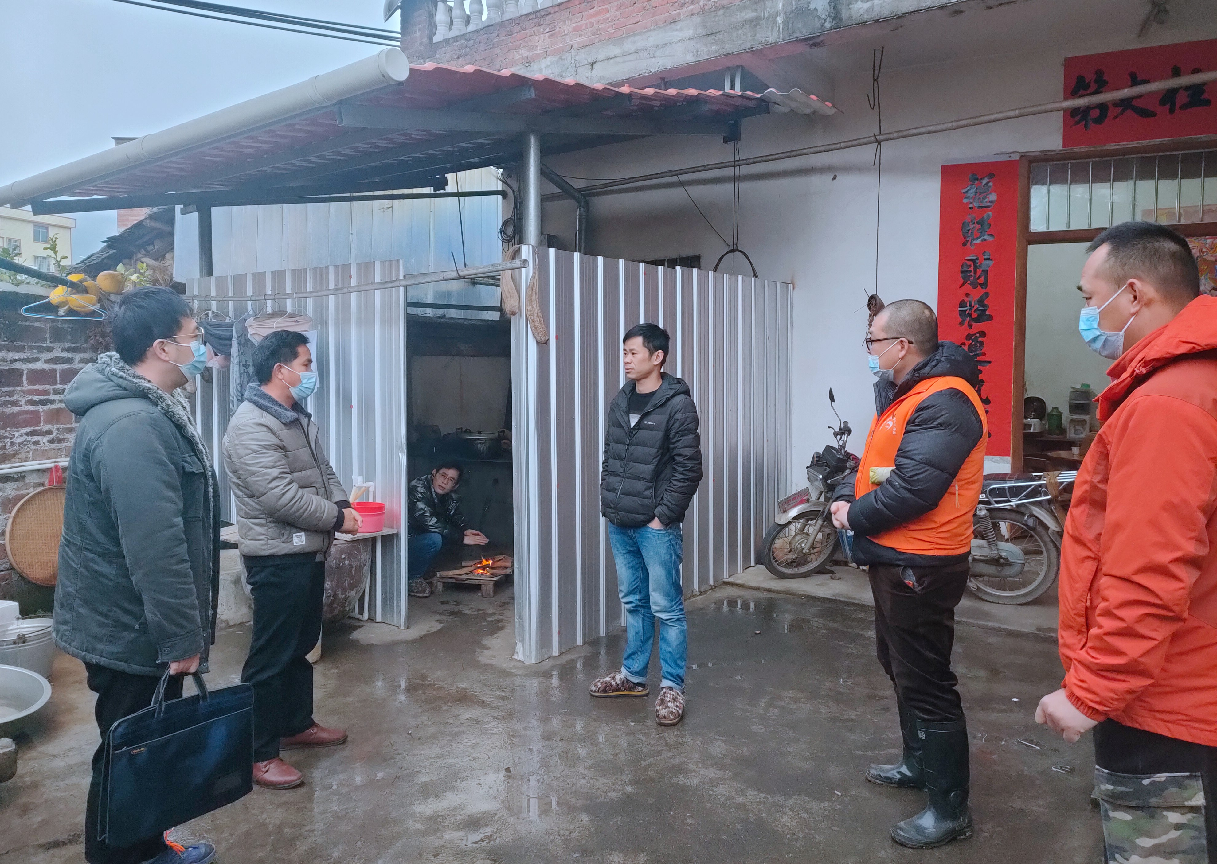 凤凰乡:严守疫情防线——人大代表在行动.jpg 凤凰乡:严守疫情防线——人大代表在行动.jpg